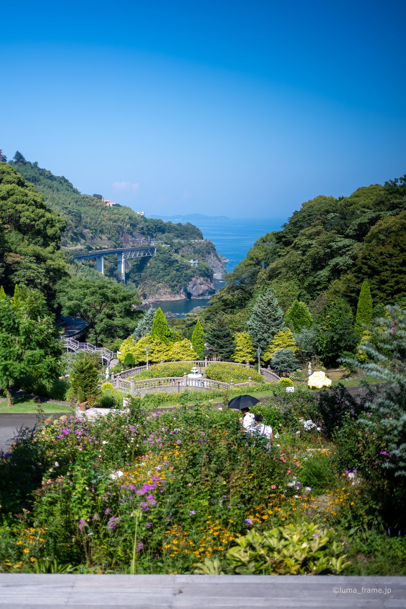花園の眺望 / 熱海で撮影した風景写真。Garden Vista (Nikon Z6III / LUMA Frame)