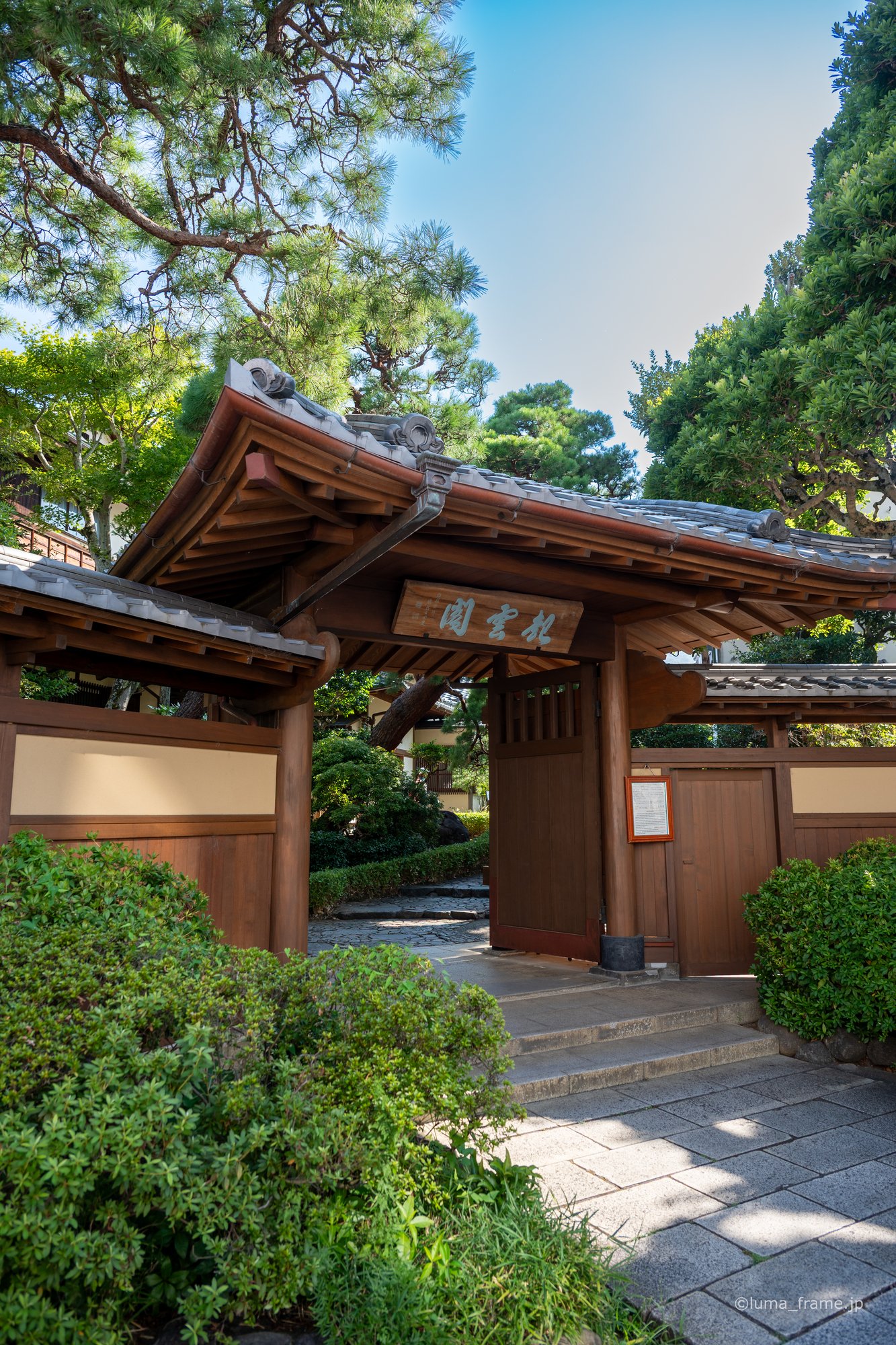和の門 / 熱海で撮影したスナップ。Japanese Gate (Nikon Z6III / LUMA Frame)