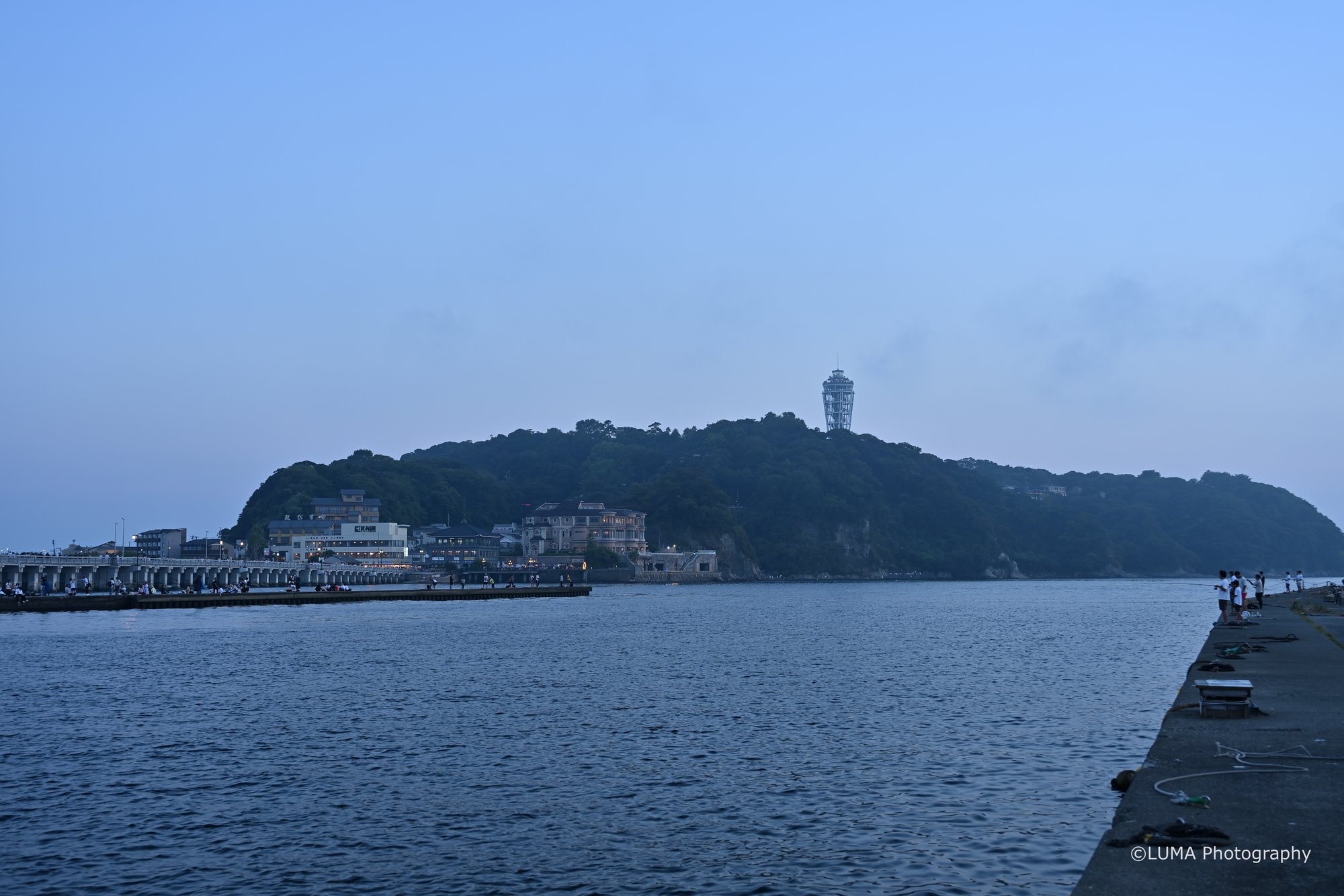 黄昏の江ノ島 / 湘南・江ノ島で撮影した風景写真。Enoshima at Dusk (Nikon Z6III / LUMA Frame)