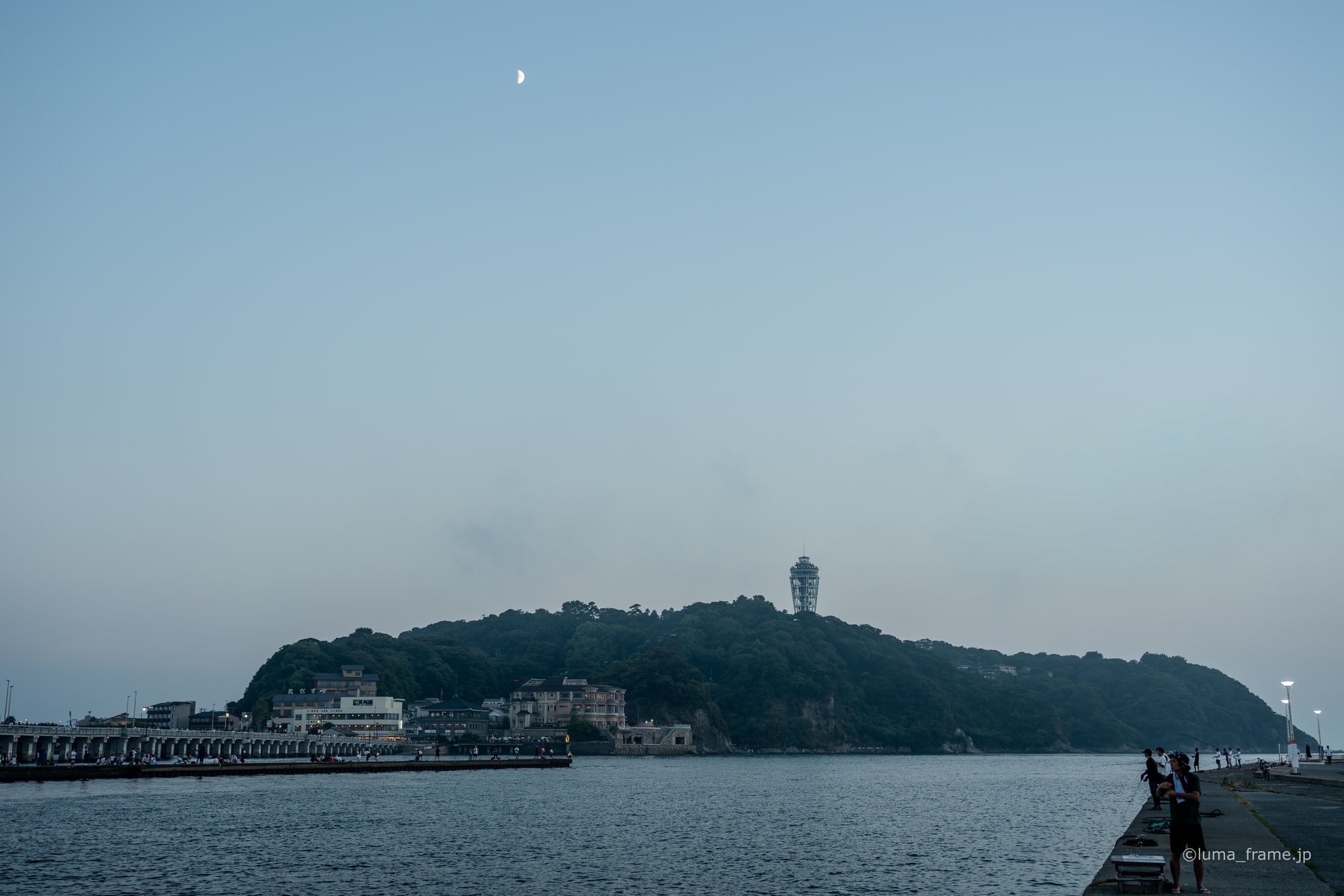 島の輪郭 / 湘南・江ノ島で撮影した風景写真。The Island in Outline (Nikon Z6III / LUMA Frame)