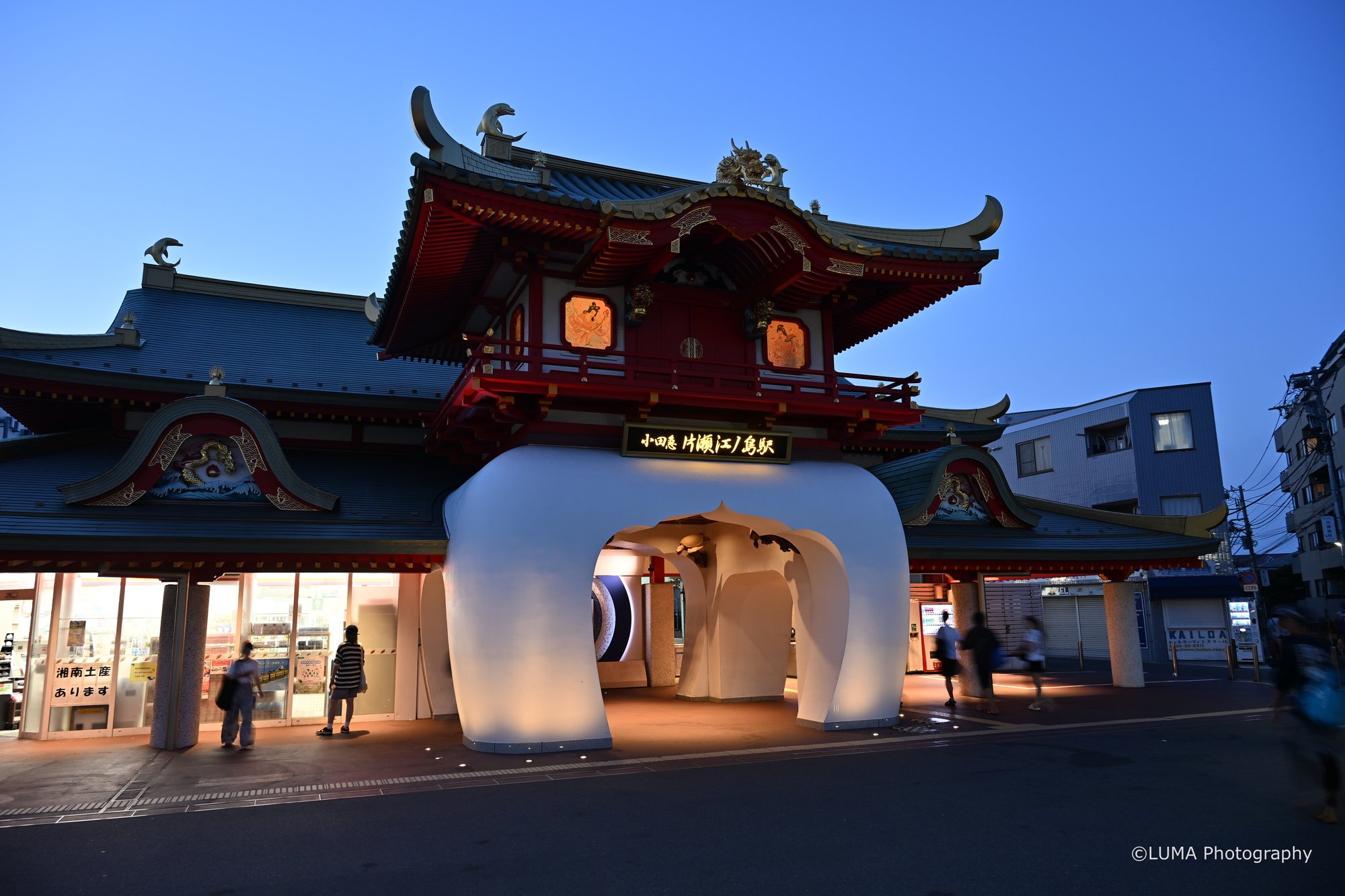 江ノ島の夜 / 湘南・江ノ島で撮影した風景写真。Enoshima Night Gate (Nikon Z6III / LUMA Frame)