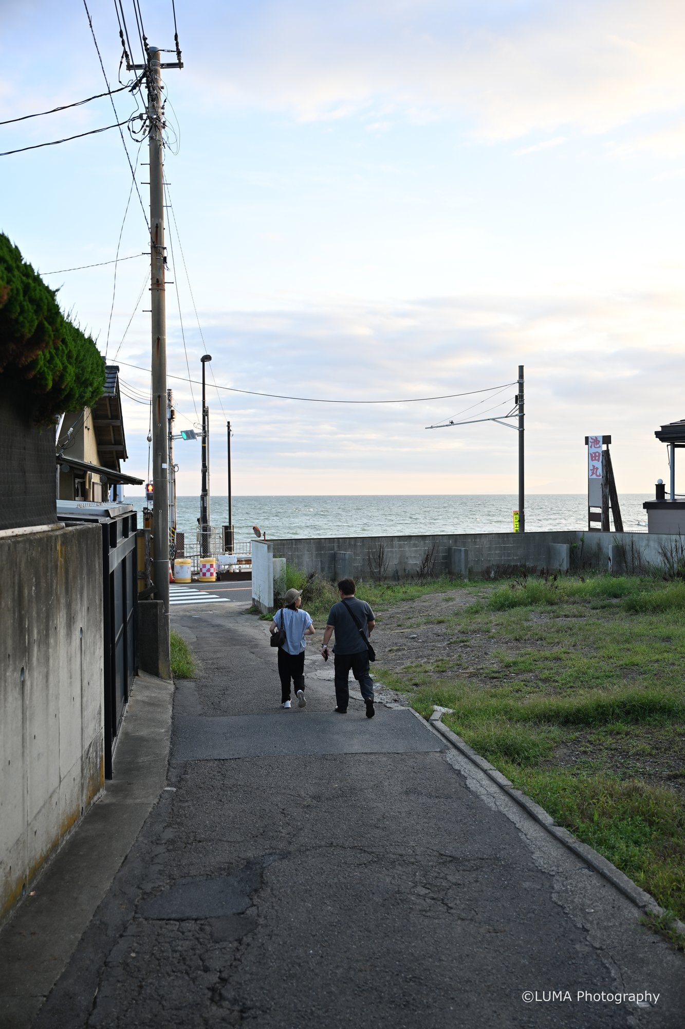 海への小道 / 湘南・江ノ島で撮影した風景写真。Path to the Sea (Nikon Z6III / LUMA Frame)