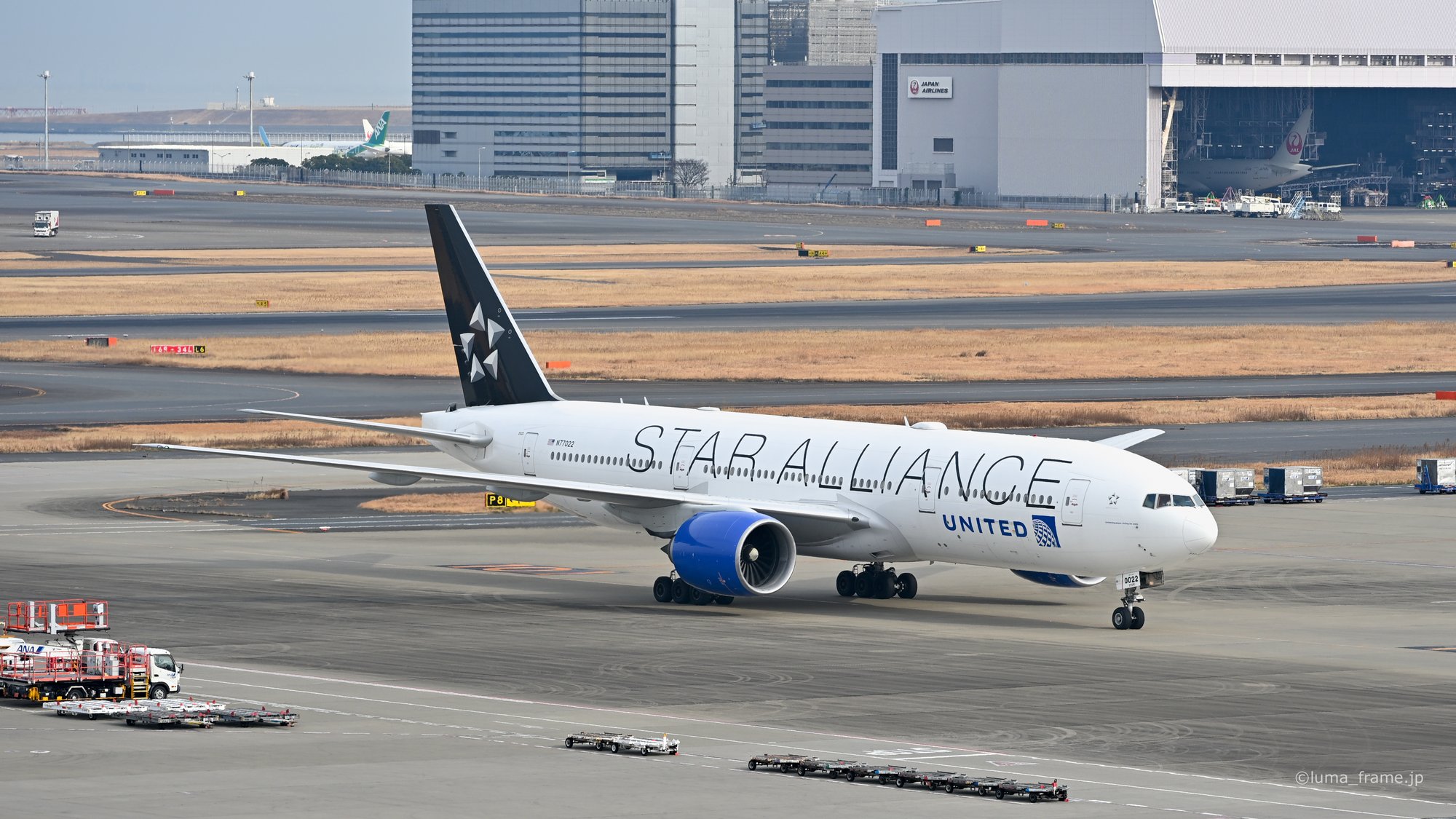 スターアライアンスのユナイテッド / 羽田空港で撮影した航空写真。United in Star Alliance (Nikon Z6III / LUMA Frame)