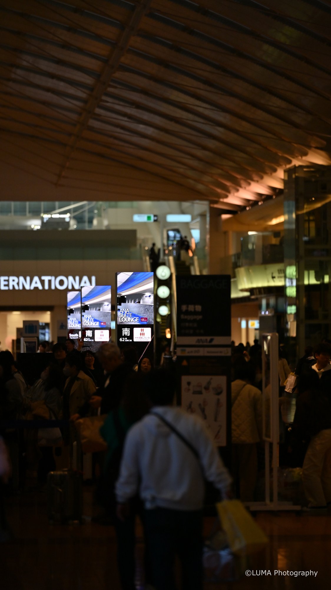 旅立ち / 羽田空港 第3ターミナルで撮影したスナップ。Departure (Nikon Z6III / LUMA Frame)