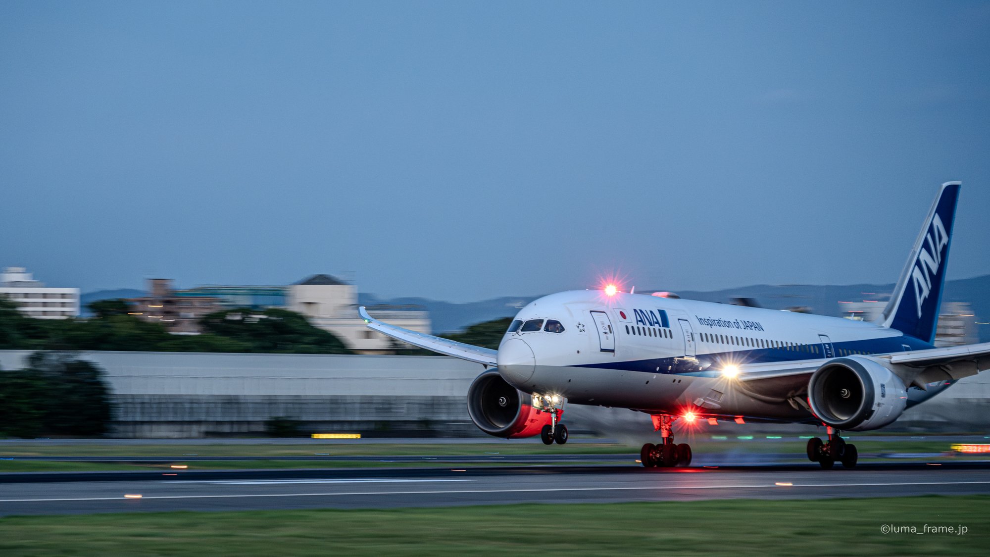 正面から迫る / 伊丹スカイパークで撮影した航空写真。Head-On (Nikon Z6III / LUMA Frame)