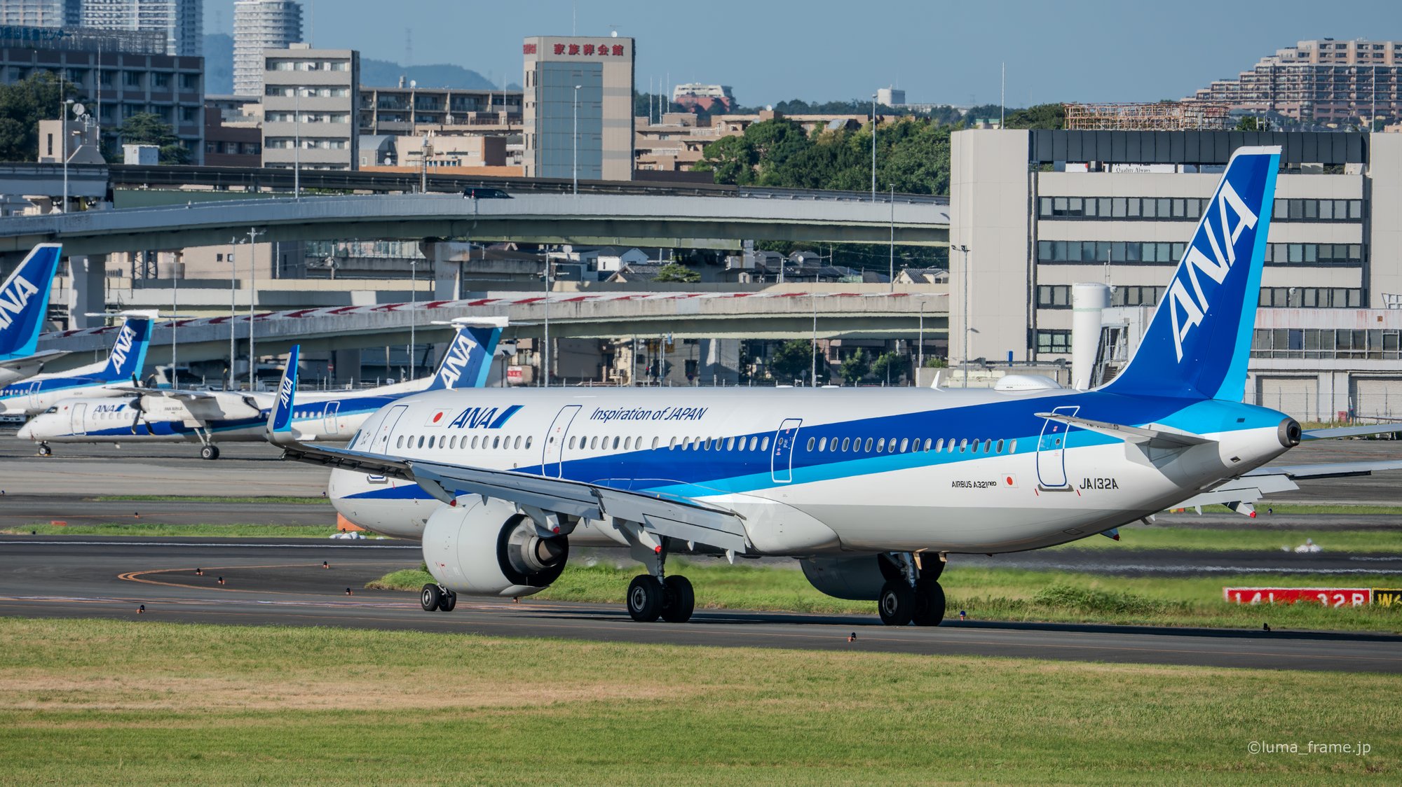 機首の青 / 伊丹スカイパークで撮影した航空写真。Blue Nose (Nikon Z6III / LUMA Frame)