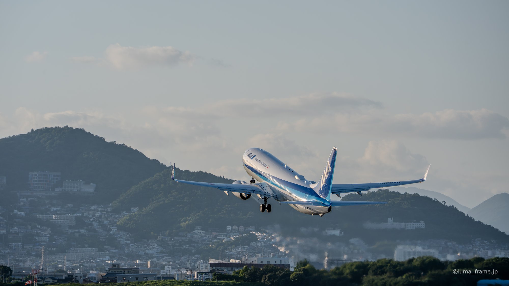 街を越えて / 伊丹スカイパークで撮影した航空写真。Over the City (Nikon Z6III / LUMA Frame)
