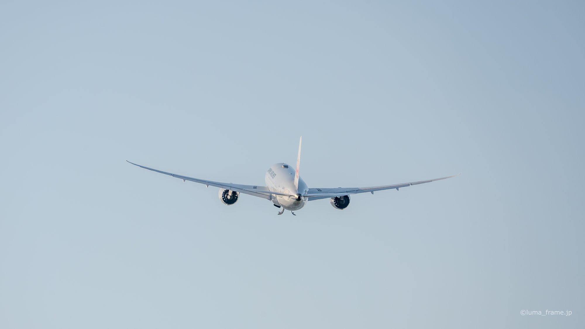 空へ抜ける / 伊丹スカイパークで撮影した航空写真。Into the Open Sky (Nikon Z6III / LUMA Frame)