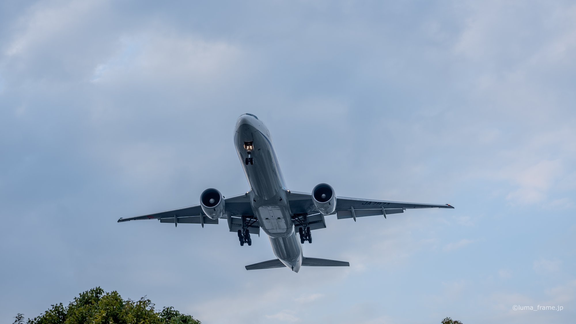 真下から / 京浜島つばさ公園で撮影した航空写真。From Directly Below (Nikon Z6III / LUMA Frame)