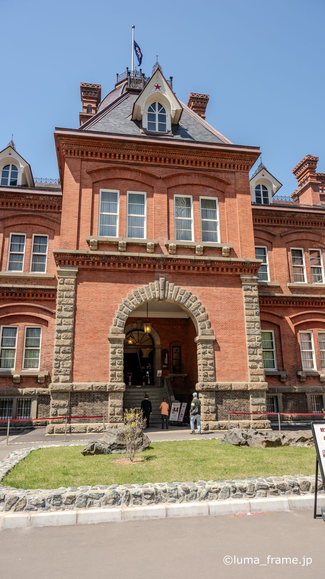 庁舎の正面 / 札幌 北海道庁旧本庁舎で撮影した都市写真。The Front Facade (Nikon Z6III / LUMA Frame)
