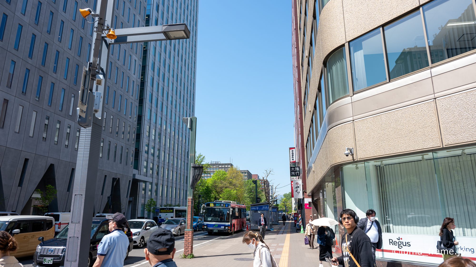 駅前の通り / 札幌 駅前通で撮影した都市写真。Downtown Street (Nikon Z6III / LUMA Frame)