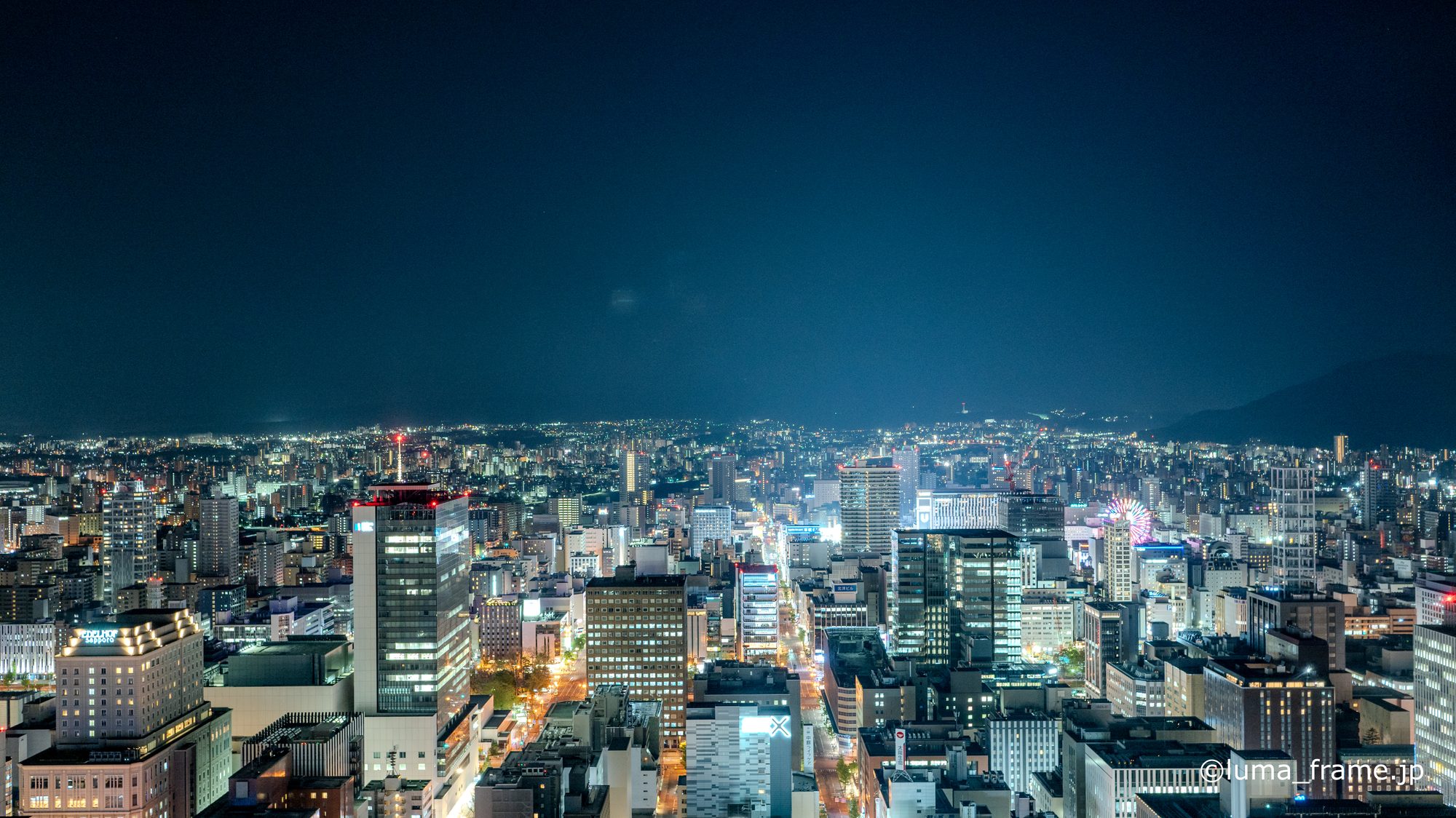 ブルーアワー / 札幌 JRタワーで撮影した都市写真。Blue Hour (Nikon Z6III / LUMA Frame)