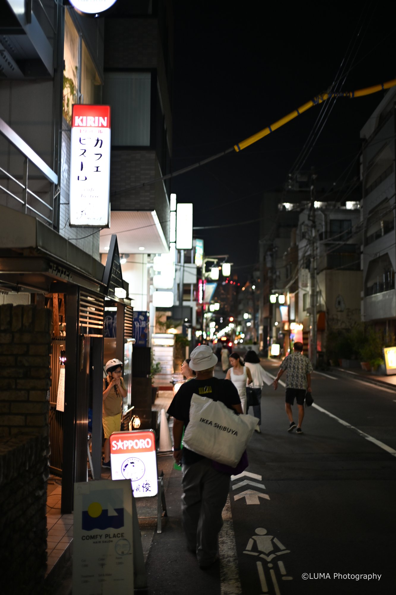 東京の夜道 / 裏渋谷で撮影したスナップ。Tokyo Night Street (Nikon Z6III / LUMA Frame)