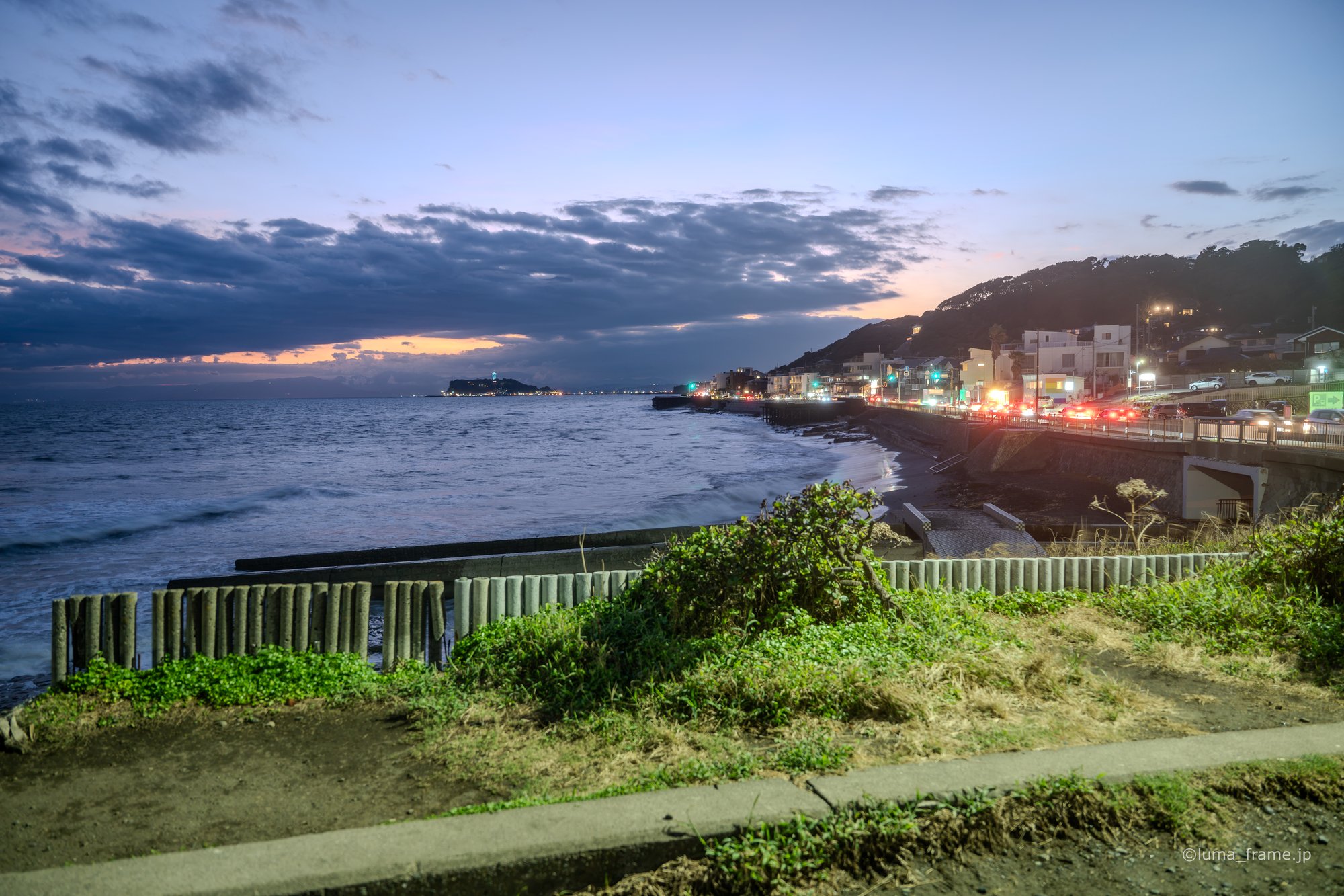高台からの海岸線 / 湘南・江ノ島で撮影した風景写真。Coastline from Above (Nikon Z6III / LUMA Frame)