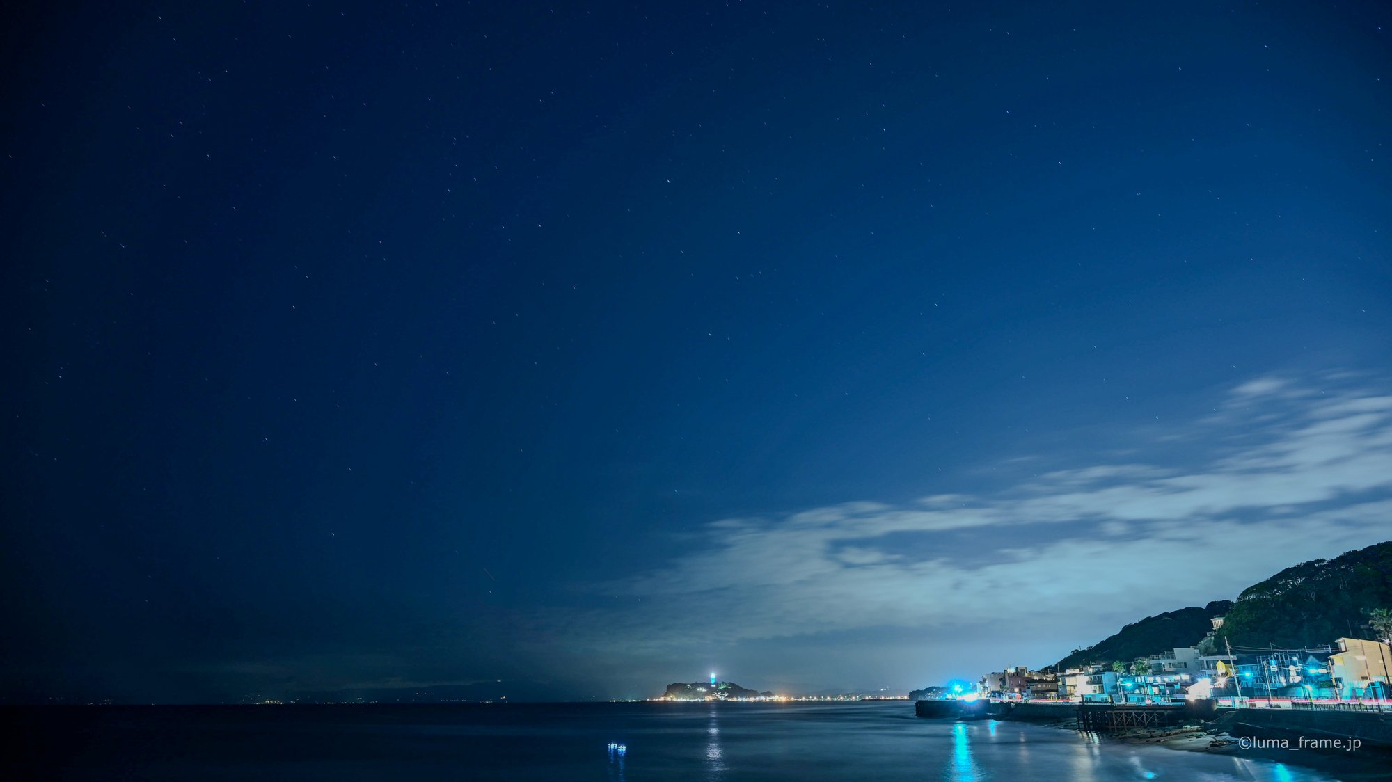 夜の海と対岸 / 湘南・江ノ島で撮影した風景写真。Night Sea, Far Shore (Nikon Z6III / LUMA Frame)