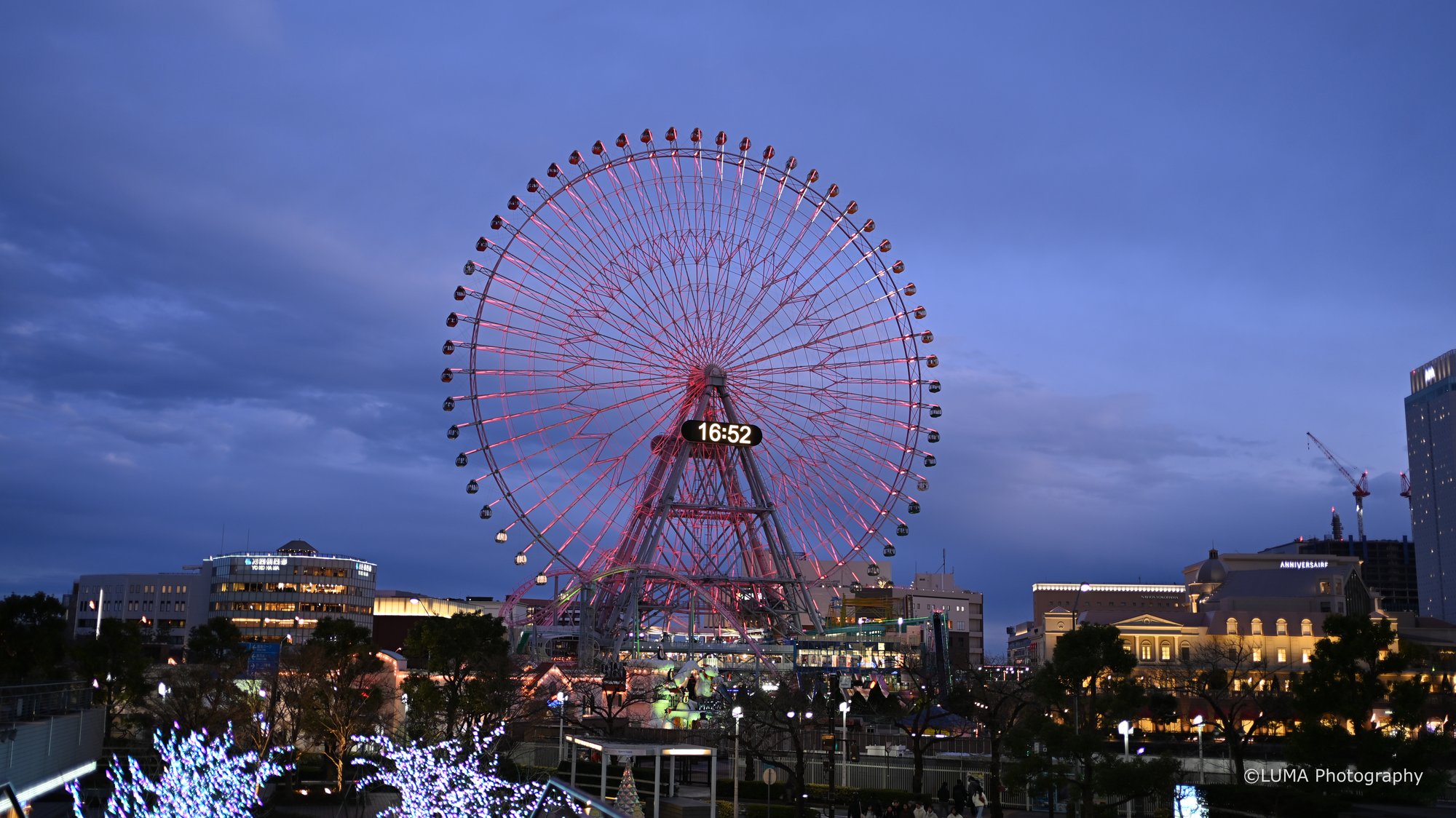夜の横浜みなとみらいとコスモクロック21