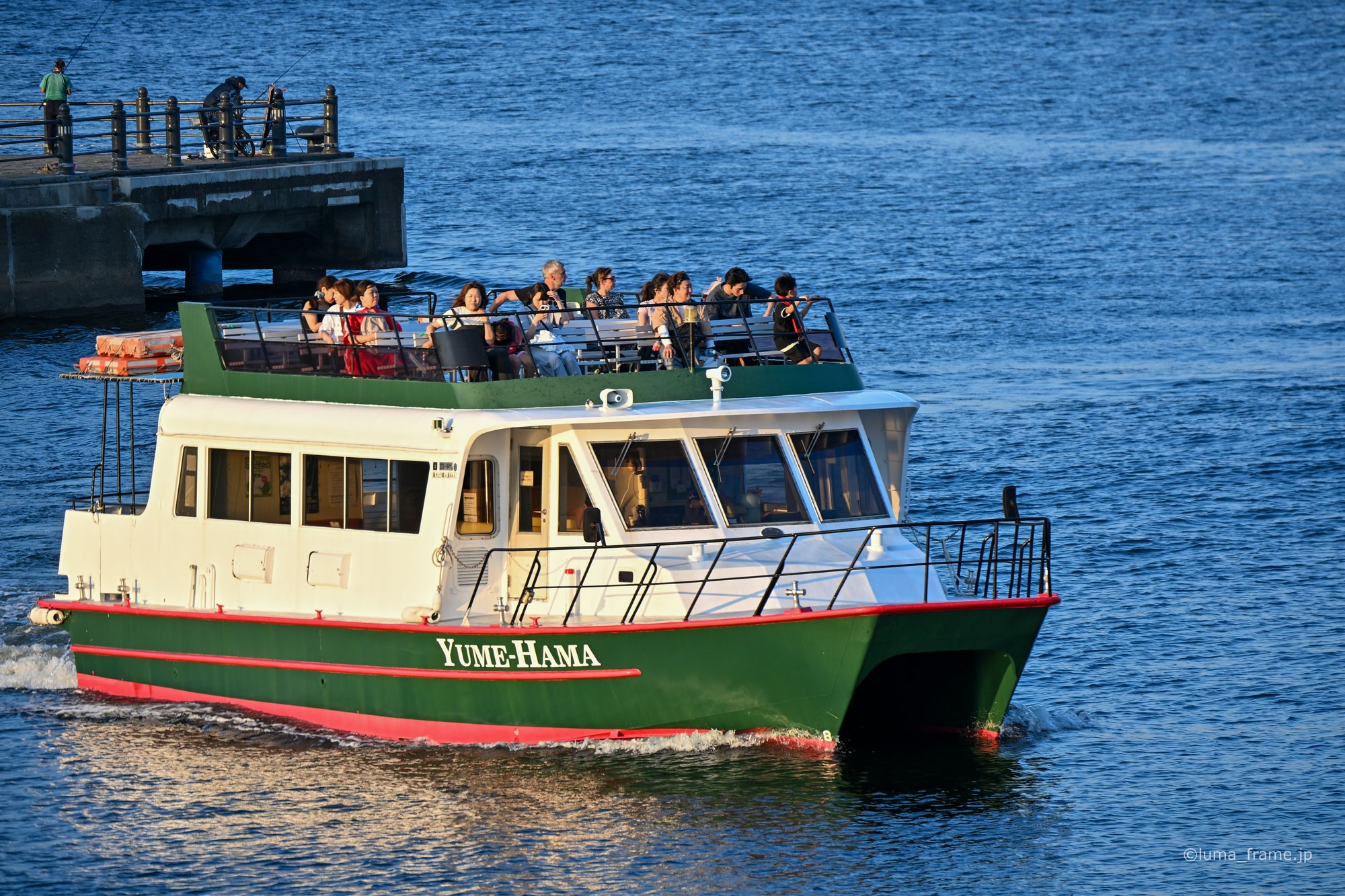 海上バス / 横浜で撮影した風景写真。The Harbour Ferry (Nikon Z6III / LUMA Frame)