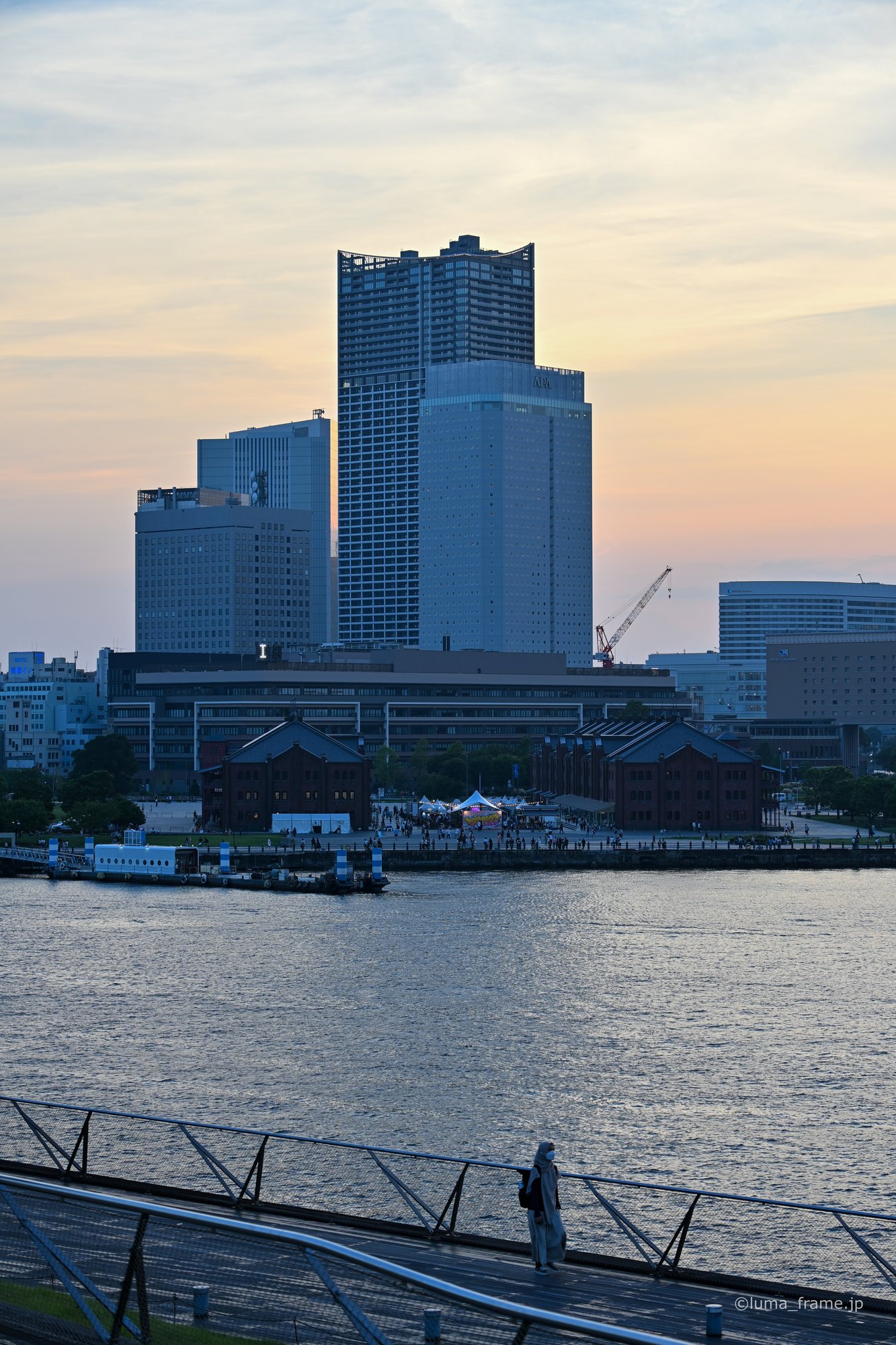 暮れゆくスカイライン / 横浜で撮影した風景写真。Skyline at Dusk (Nikon Z6III / LUMA Frame)