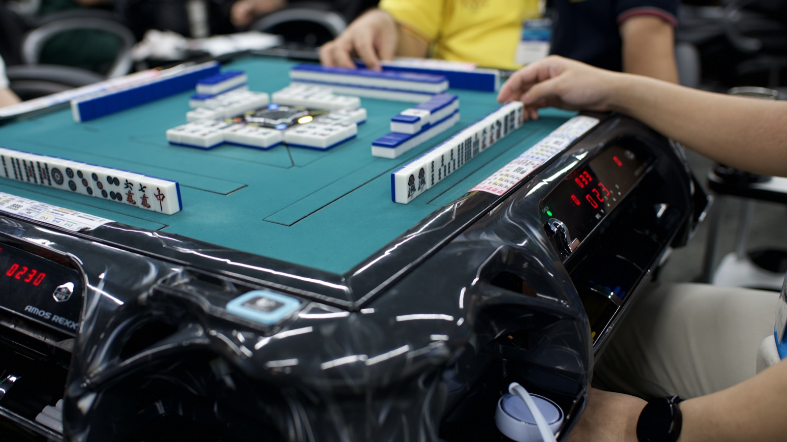 ローアングルから見た捨て牌と点数表示 (S.League 24)